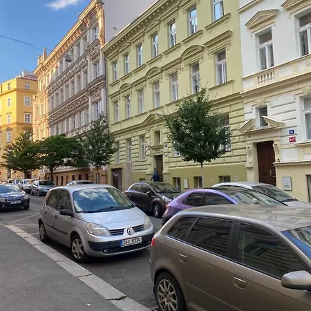Lägenhet Designed Next To Vaclav Square With Terrace And Private Garage