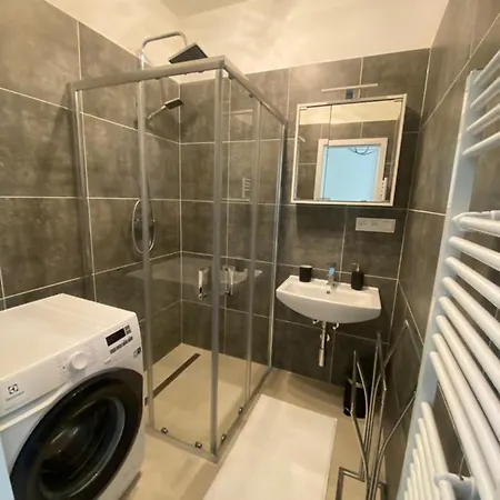 Apartman Designed Next To Vaclav Square With Terrace And Private Garage Prága