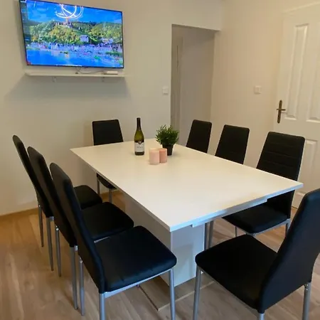 Designed Next To Vaclav Square With Terrace And Private Garage Апартаменты Прага